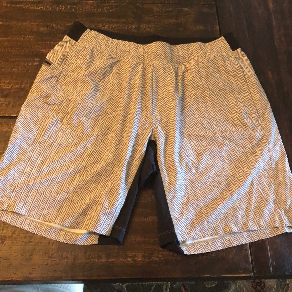 Men’s Lululemon herringbone The Short with liner